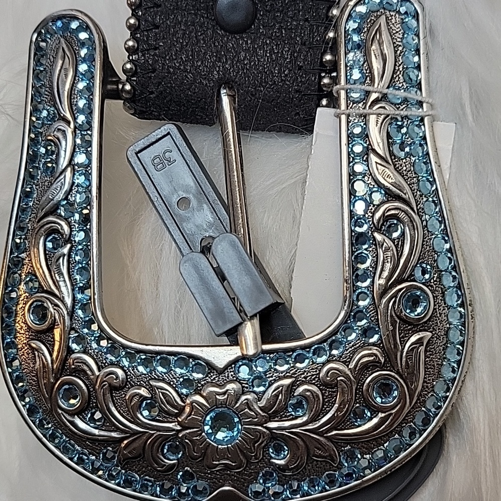 Brand new and super beautiful. - Picture 2 of 9